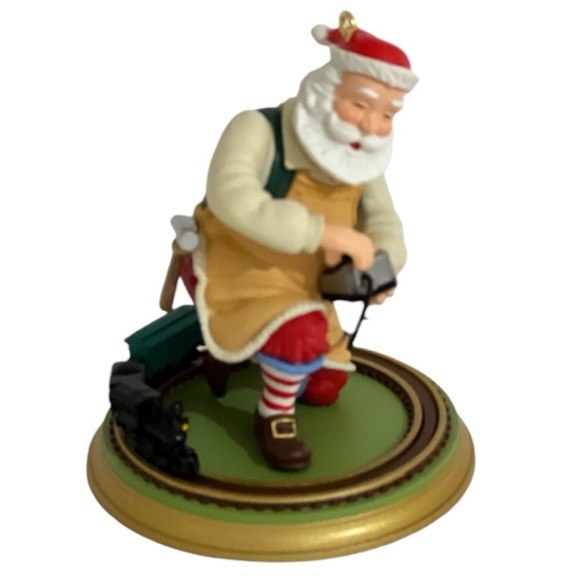 2006 Hallmark Ornament - Toymaker Santa - #7 in the Series - Picture 5 of 10